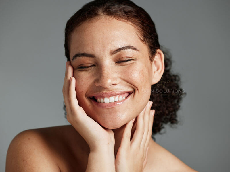 mujer sonriendo Banner Principal Sobre Nosotros