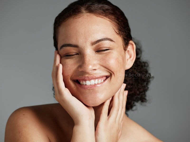 mujer sonriendo Banner Principal Sobre Nosotros